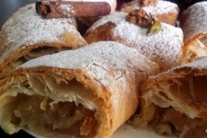 Desert strudel cu mere, nuci si fistic