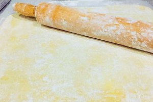 Desert placinta cu branza dulce sarata si aluat foietaj