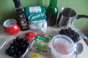 Foccacia cu masline si oregano