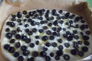 Foccacia cu masline si oregano