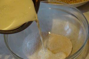 Desert cornuri cu nuca si gem de prune