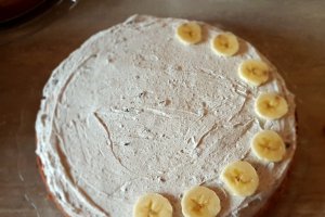 Desert tort cu crema Oreo si banane
