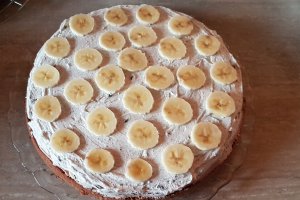 Desert tort cu crema Oreo si banane