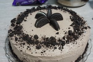 Desert tort cu crema Oreo si banane