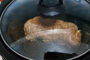 Pastrama de curcan la slow cooker Crock-Pot
