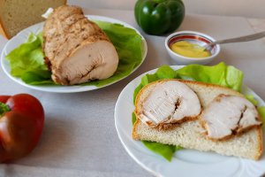 Pastrama de curcan la slow cooker Crock-Pot