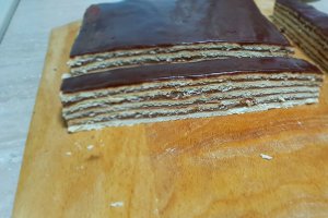 Desert prajitura cu foi si crema de ciocolata