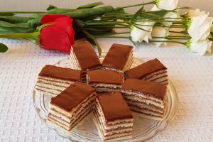 Desert prajitura cu foi si crema de ciocolata