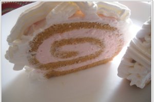 Rulada cu crema de capsuni