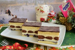 Prajitura Fantezie cu foi fragede si piscoturi cu cacao
