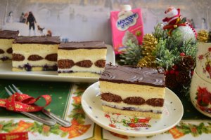 Prajitura Fantezie cu foi fragede si piscoturi cu cacao