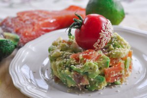 Salata de avocado cu somon sarat