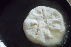 Placinte cu cartofi, la tigaie