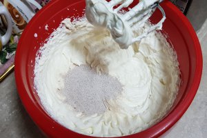 Tort cu crema de mascarpone si cafea