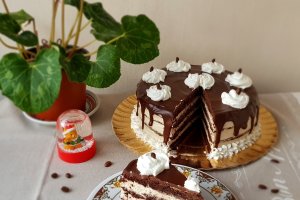 Tort cu crema de mascarpone si cafea