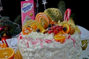 Tort cu mousse de nuci, portocale si fructe de padure