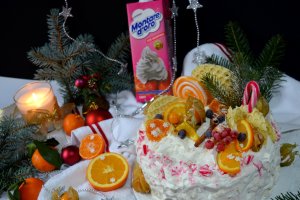 Tort cu mousse de nuci, portocale si fructe de padure