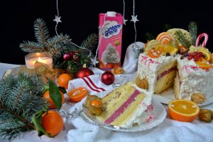 Tort cu mousse de nuci, portocale si fructe de padure