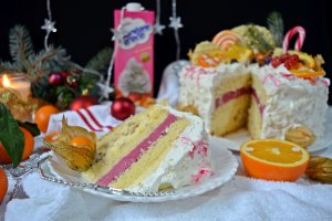 Tort cu mousse de nuci, portocale si fructe de padure