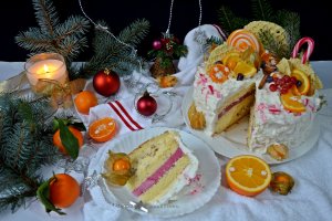 Tort cu mousse de nuci, portocale si fructe de padure