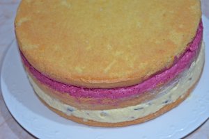 Tort cu mousse de nuci, portocale si fructe de padure