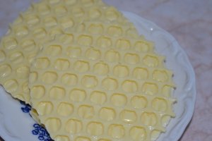 Tort cu mousse de nuci, portocale si fructe de padure