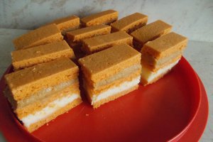 Desert prajitura din foi cu bulion si creme de caramel si de lamaie (de post)