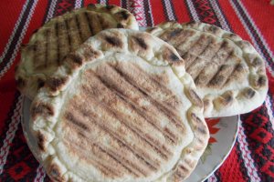 Turtite cu magiun, la tigaia grill
