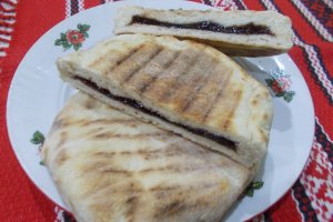 Turtite cu magiun, la tigaia grill