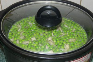 Orez cu mazare si pui la slow cooker Crock-Pot