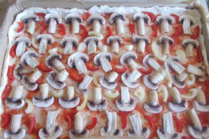 Pizza cu ciuperci si masline