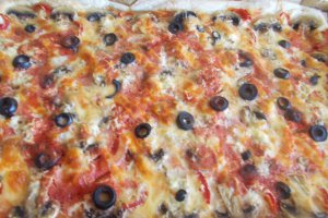 Pizza cu ciuperci si masline