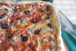 Pizza cu ciuperci si masline