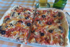 Pizza cu ciuperci si masline
