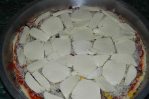 Pizza cu mozzarella