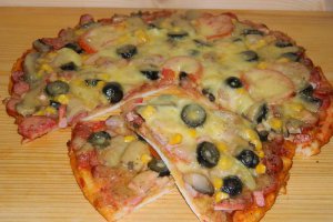 Pizza cu mozzarella