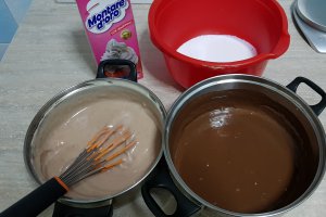 Tort cu crema de ciocolata si crema de lapte cu visine