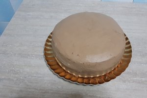 Tort cu crema de ciocolata si crema de lapte cu visine