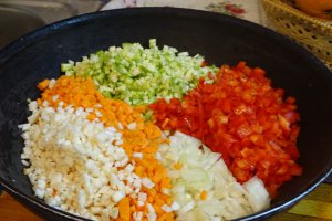 Orez cu legume la tigaia wok