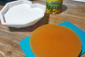 Desert tort entremet cu cocos si fructe tropicale