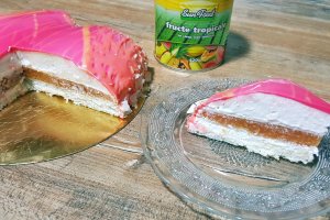 Desert tort entremet cu cocos si fructe tropicale