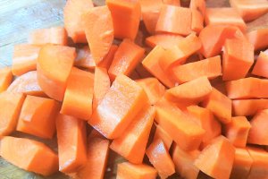Ciorba rosie cu perisoare de porc si grau