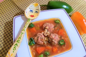 Ciorba rosie cu perisoare de porc si grau