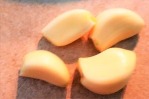Friptura de porc cu salvie si pireu usturoiat
