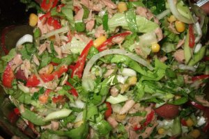 Salată de primăvară cu ton