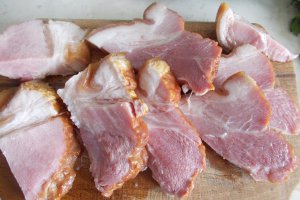 Cartofi cu rasol afumat de porc