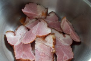 Cartofi cu rasol afumat de porc