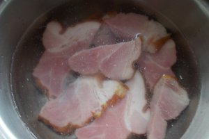 Cartofi cu rasol afumat de porc