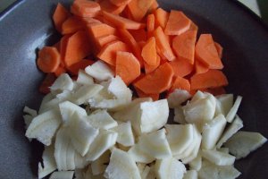Cartofi cu rasol afumat de porc