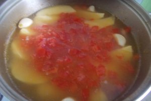 Cartofi cu rasol afumat de porc